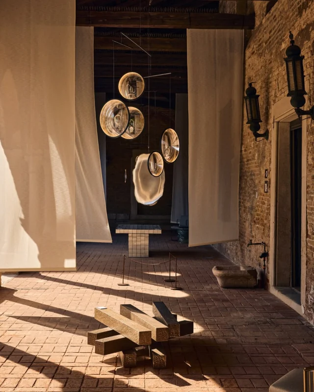 Between Object and Illusion | Focus by DCWéditions